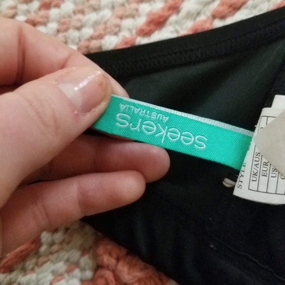 ❤Seekers bikink top - Picture 2 of 3